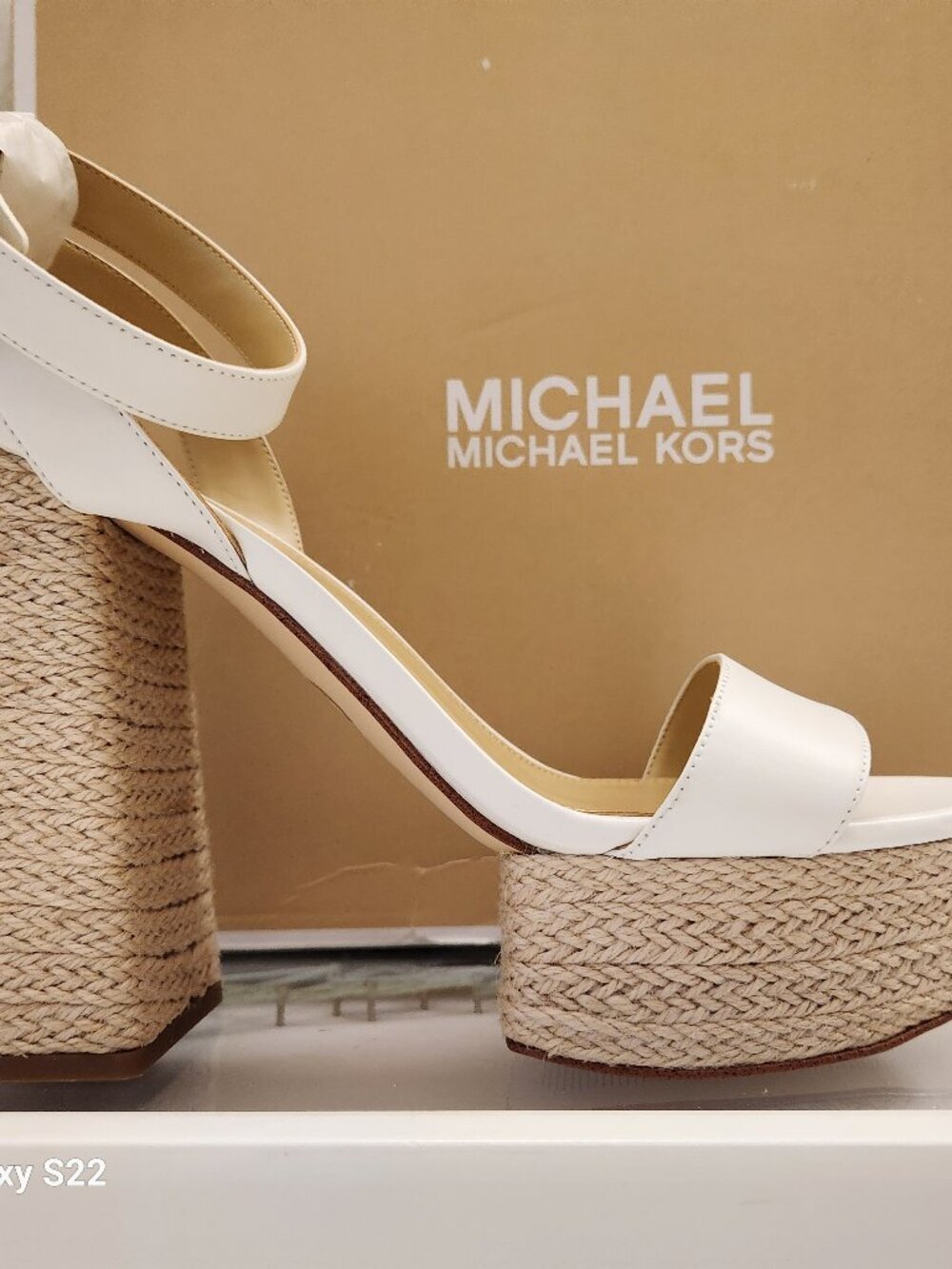 Michael Michael Kors "Ashton" Leather Platform Sandals. NIB. Size 9.5